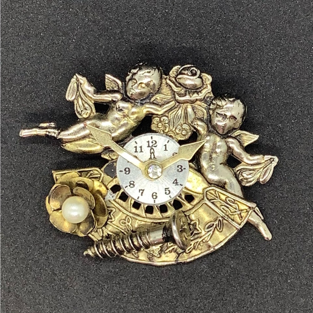 Vintage 1960s Victorian Steampunk Brooch